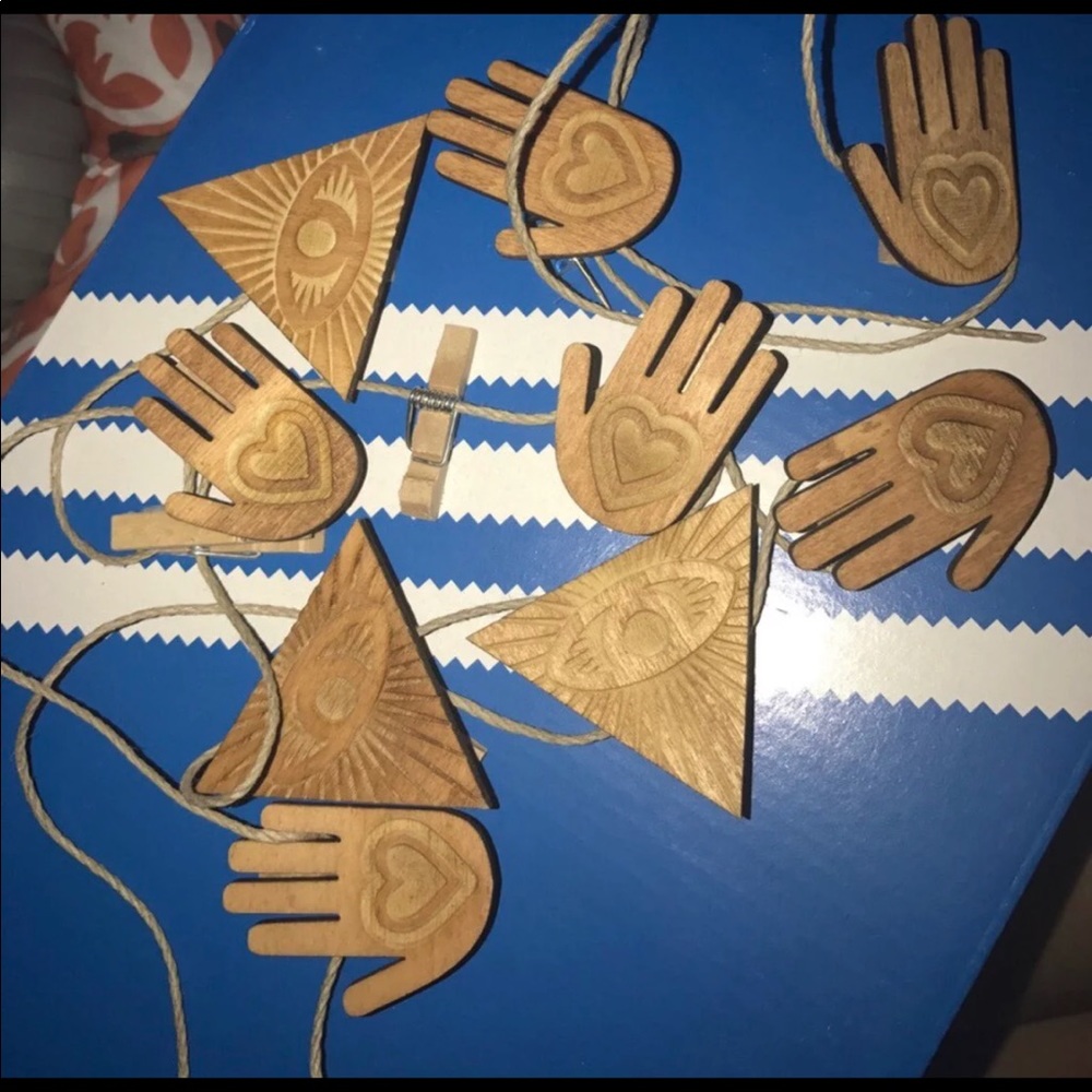Polaroid string